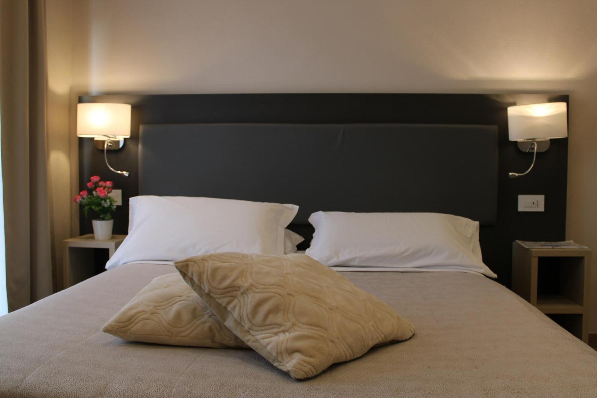 Hotel Victoria Cuneo Ngoại thất bức ảnh
